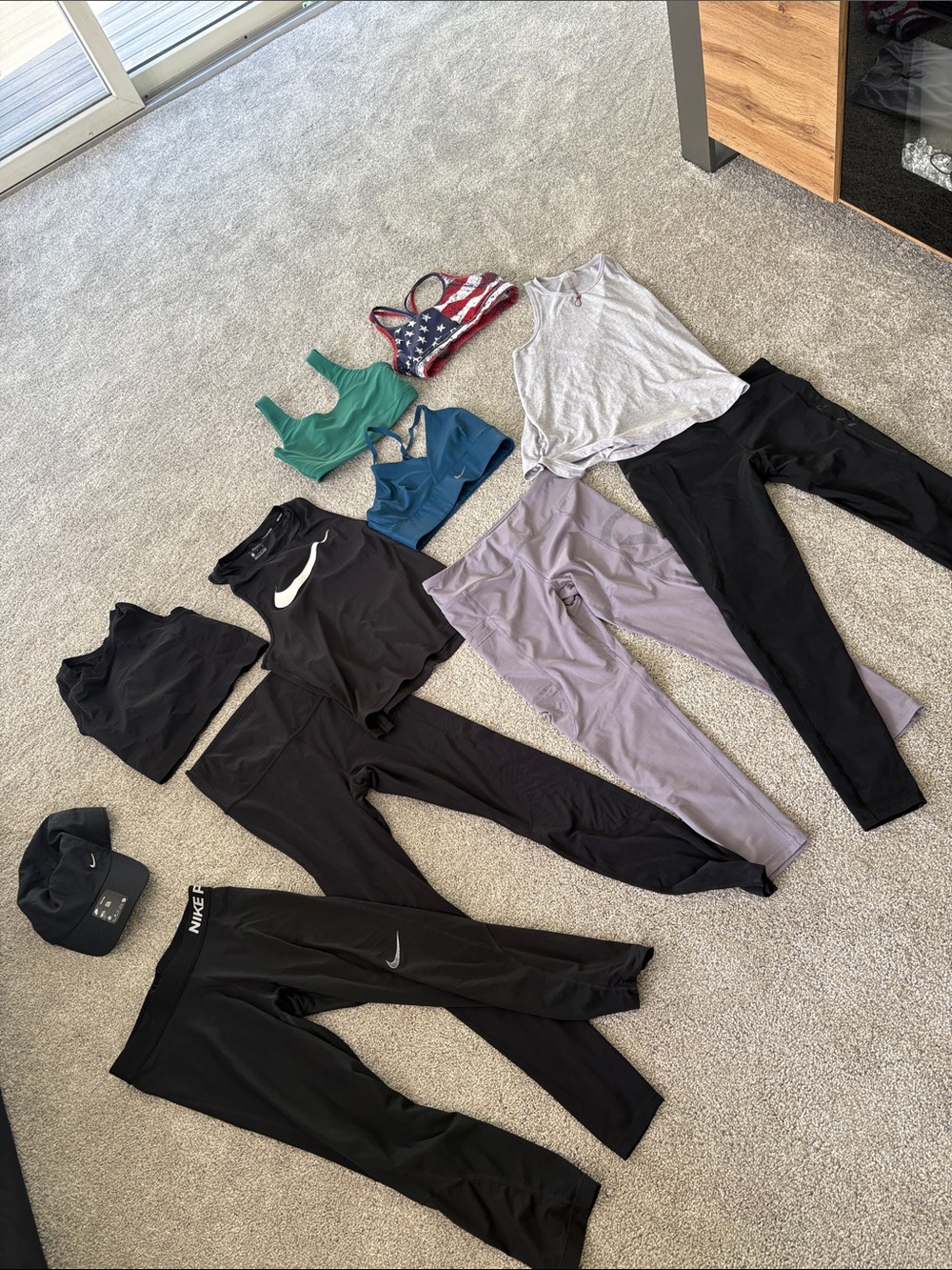 Women’s Small active clothes bundle - Picture 11 of 11